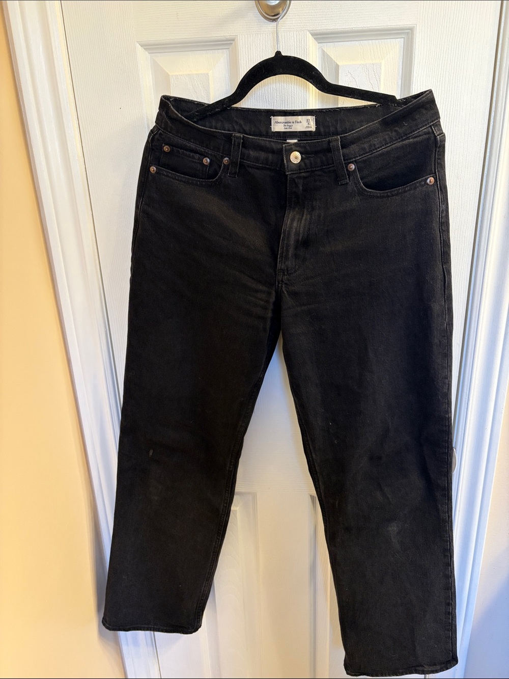 Abercrombie Low Rise Baggy Jeans (Curve) in Black - Picture 2 of 6